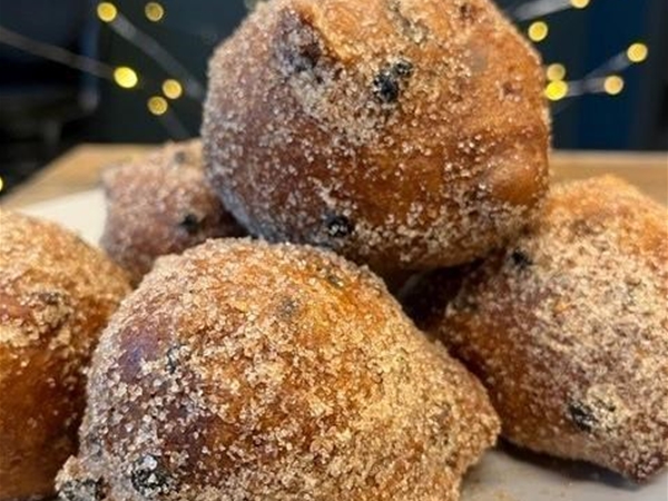 Oliebol Rozijn-Krent-Appel +Kaneelsuiker